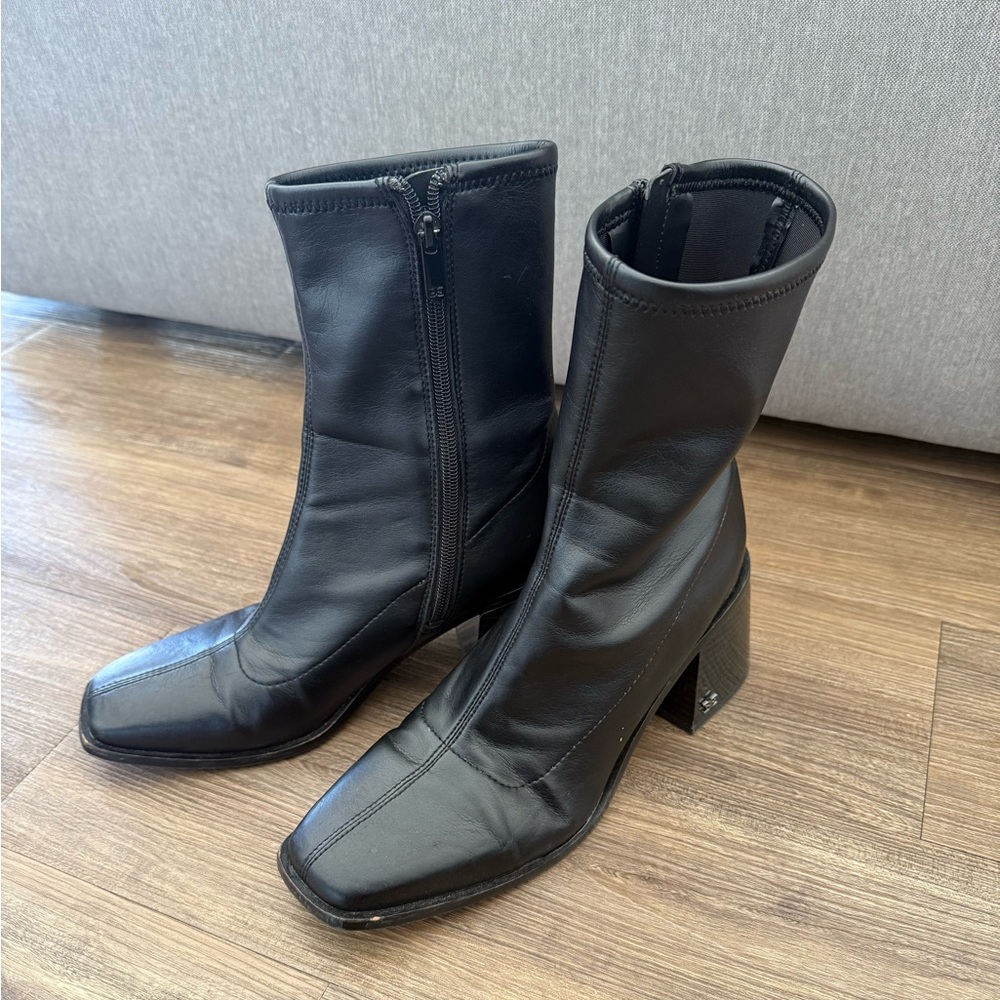Sam Edelman black leather square toe heeled bootie. women size 8 worn condition